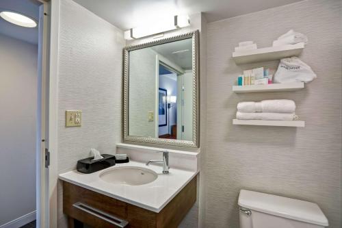 Hampton Inn Norfolk-Naval Base - image 10