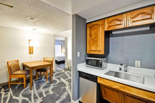 Homewood Suites By Hilton Phoenix-Biltmore