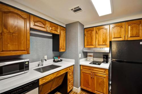Homewood Suites by Hilton Phoenix-Biltmore - image 3