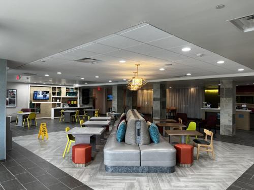 大堂, 海恩斯維爾希爾頓慧庭套房酒店 (Home2 Suites by Hilton Hinesville) in 翰斯維爾 (GA)
