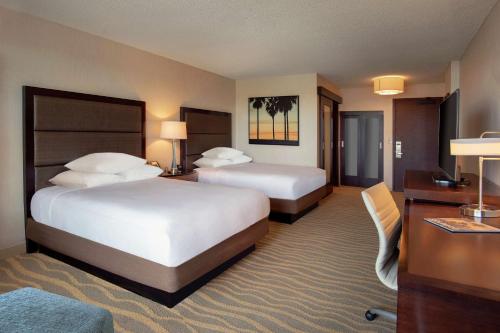 DoubleTree by Hilton Hotel San Diego - Mission Valley Room Type - Deluxe Queen Room with Two Queen Beds