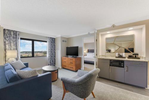 Embassy Suites by Hilton Anaheim-Orange - image 7