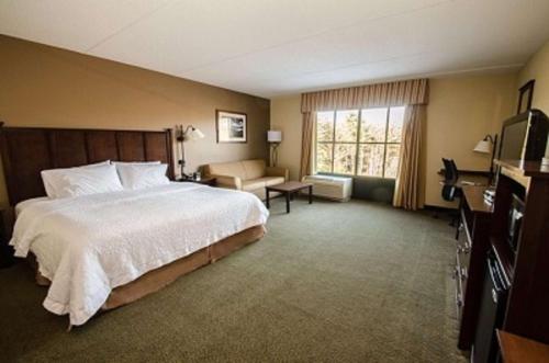 Hampton Inn & Suites Lake George