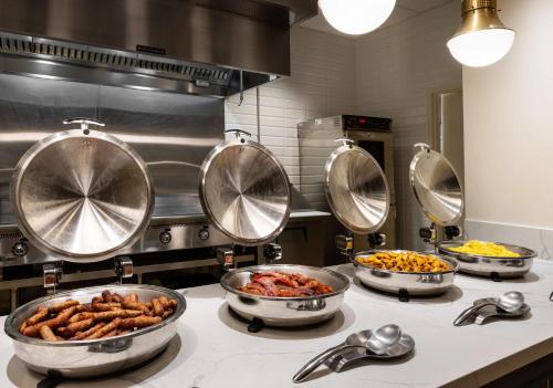 Embassy Suites by Hilton Atlanta Buckhead in Atlanta, USA