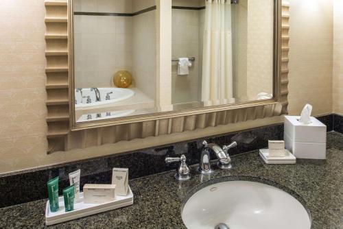 Hilton Vancouver Washington - image 2