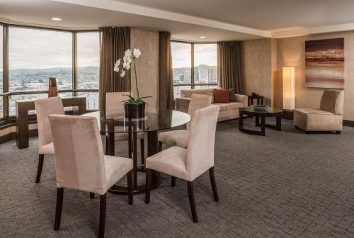 Parc 55 San Francisco - A Hilton Hotel Room Type - Sunset Suite - One King Bed