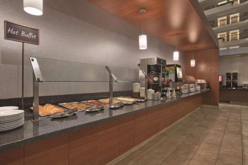 Embassy Suites by Hilton San Diego - La Jolla - image 14