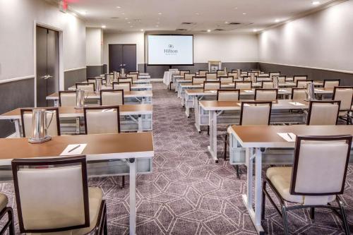 Hilton Newark Airport - image 14