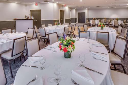 Hilton Newark Airport - image 10