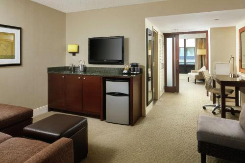 DoubleTree by Hilton Washington DC – Crystal City - image 13
