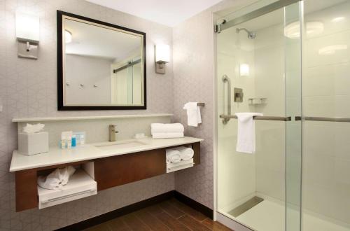 Hampton Inn By Hilton & Suites Rockville Centre, NY