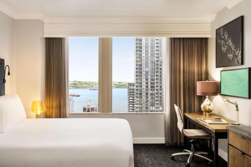 King Room - Water View image 3