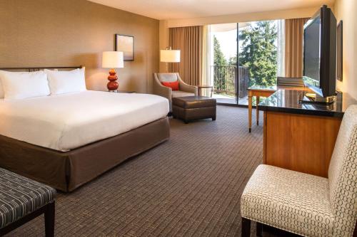 King Room with Balcony and Mountain View  room in DoubleTree By Hilton Hotel Seattle Airport