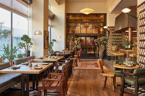 Étterem, Downtown Los Angeles Proper Hotel, a Member of Design Hotels near Staples Központ