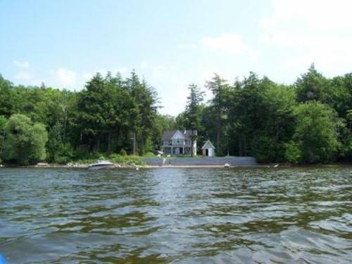 Luxury Lakefront Memphremagog on Newport Bike Path