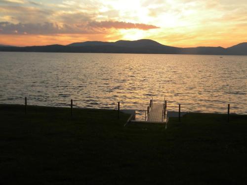 Luxury Lakefront Memphremagog on Newport Bike Path