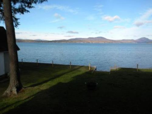 Luxury Lakefront Memphremagog on Newport Bike Path