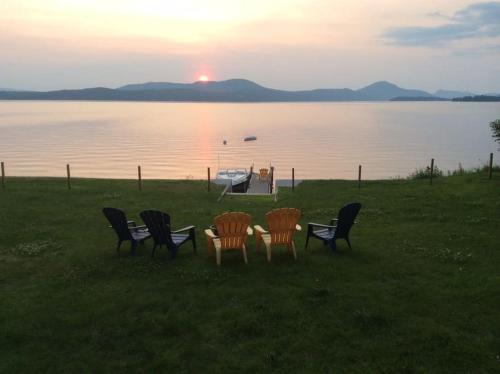 Luxury Lakefront Memphremagog on Newport Bike Path