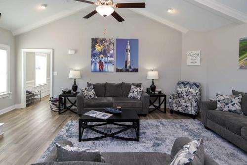 Spacious Hazel Green Home with Fireplace, Yard! in Fayetteville (TN)