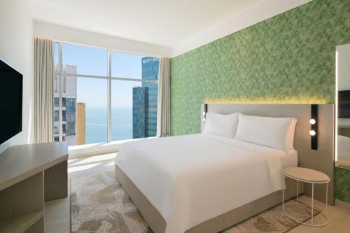 Larger One Bedroom Apartment, 1 King, Partial Sea View image 1