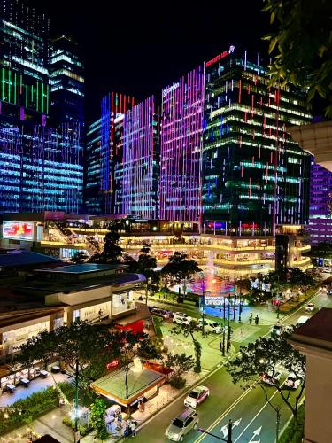 Daniella’s Modern & Cozy Suite in Uptown BGC