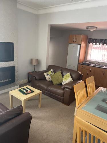 2 bedrooms, 4 beds
