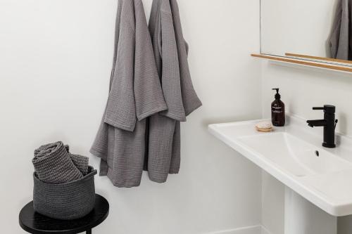 484405833 Hotel June West LA, a Member of Design Hotels