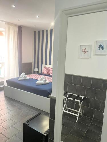 Yacht Club Angioino Room Type - Queen Room with Spa Bath