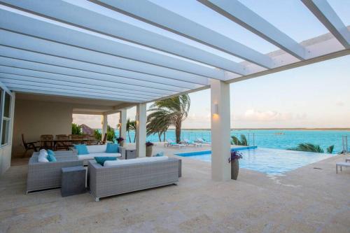 Crystal Blue Water Front Home with Pool in Chalk Sound