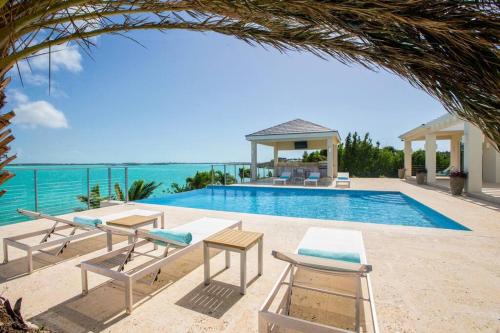 Crystal Blue Water Front Home with Pool in Chalk Sound