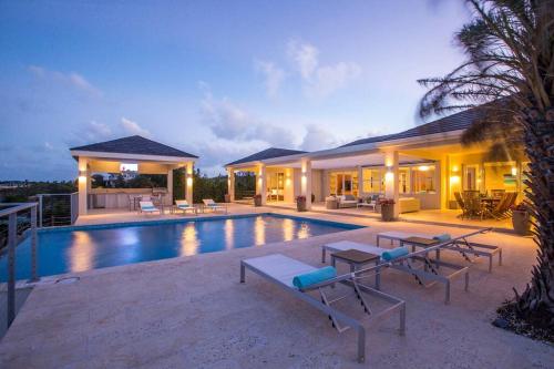 Crystal Blue Water Front Home with Pool in Chalk Sound
