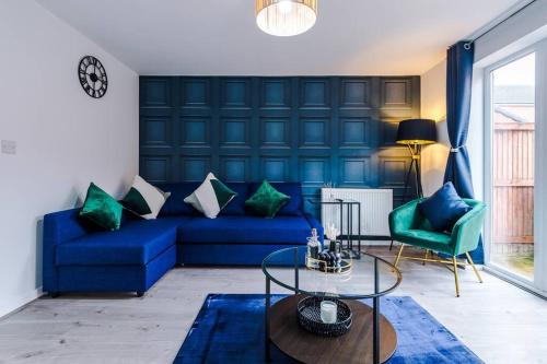 Luxury Large Leeds 10bed 2.5bath Modern House Free Parking in Middleton