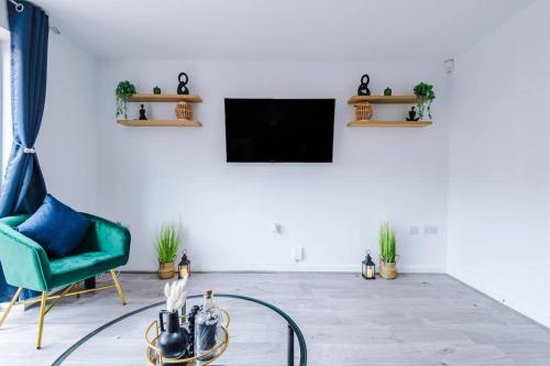 Luxury Large Leeds 10bed 2.5bath Modern House Free Parking in Middleton