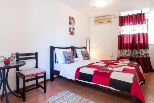 3 twin beds