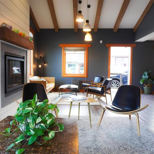 484414135 The Coho Oceanfront Lodge