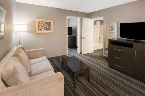 Best Western Riverside Inn - image 9
