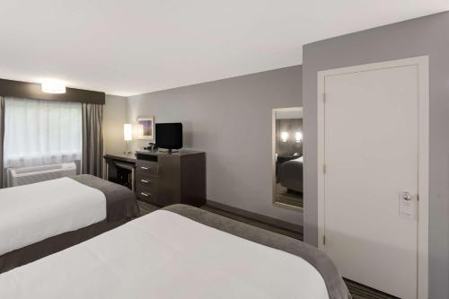 Best Western Riverside Inn - image 13