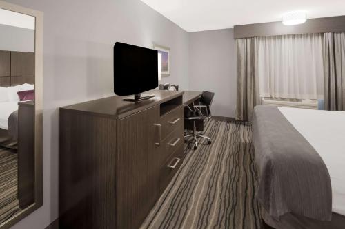 Best Western Riverside Inn - image 11