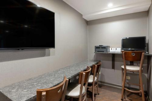 Best Western University Inn at Valparaiso - image 11