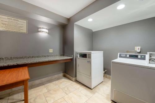 Best Western University Inn at Valparaiso - image 6