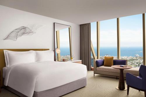 Premier Ritz-Carlton Club, Guest room, 1 King