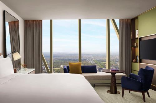 Deluxe, Guest room, 1 King, City view