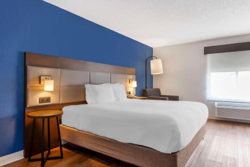 Holiday Inn Express Sycamore an IHG Hotel - image 10