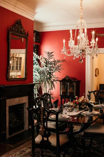 The Richard Johnston Inn & 1890 Caroline House in Fredericksburg városközpont