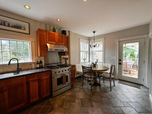 Melrose 5-bedroom house in Malden