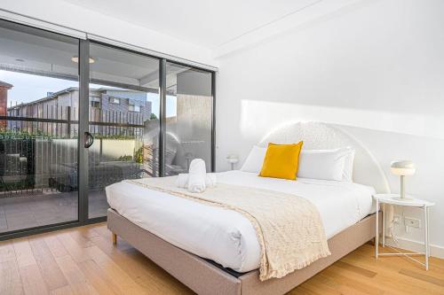 Modern Urban Retreat Stylish Apt in Ryde's Heart - image 6