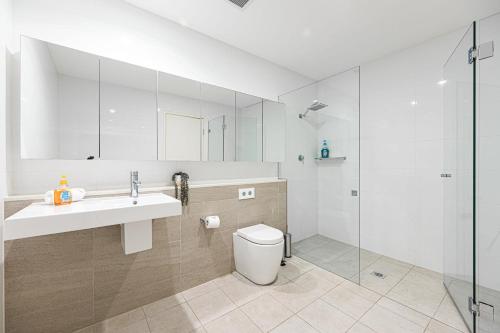 Modern Urban Retreat Stylish Apt in Ryde's Heart - image 7