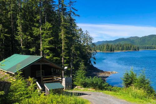 . Whale Pass Adventure Apartment