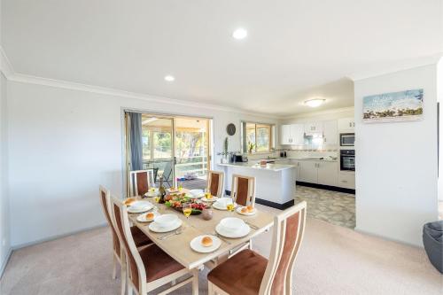 124 Rocky Point Rd - pet friendly air con Wi-Fi high chair and Cot - image 4