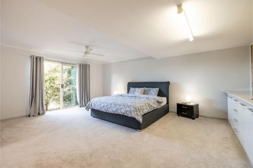 124 Rocky Point Rd - pet friendly air con Wi-Fi high chair and Cot - image 2